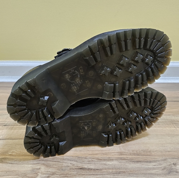 New Dr. Martens ADDINA FLOWER BUCKLE LEATHER PLATFORM SHOES - Picture 9 of 13